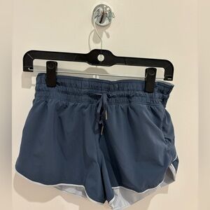 Lululemon “Choose a Side” Reversible Short — size 6 blue / light blue
